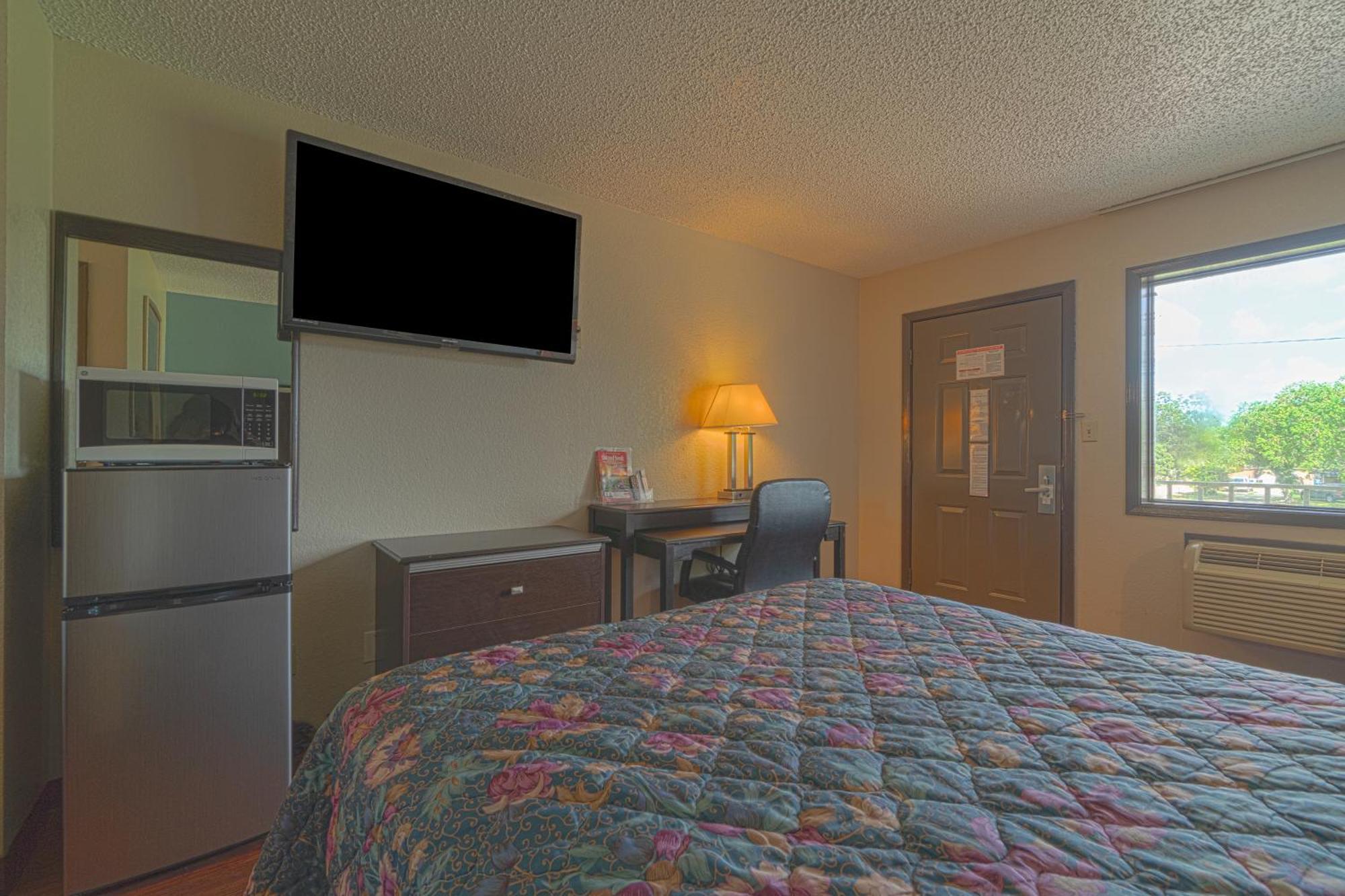 Regency Inn & Suites By Oyo Bay City Tx Luaran gambar
