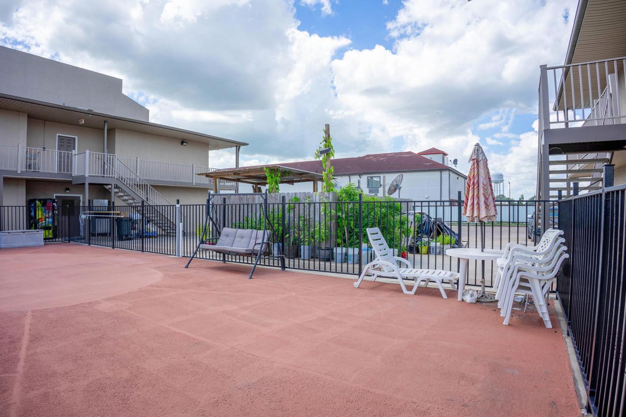 Regency Inn & Suites By Oyo Bay City Tx Luaran gambar