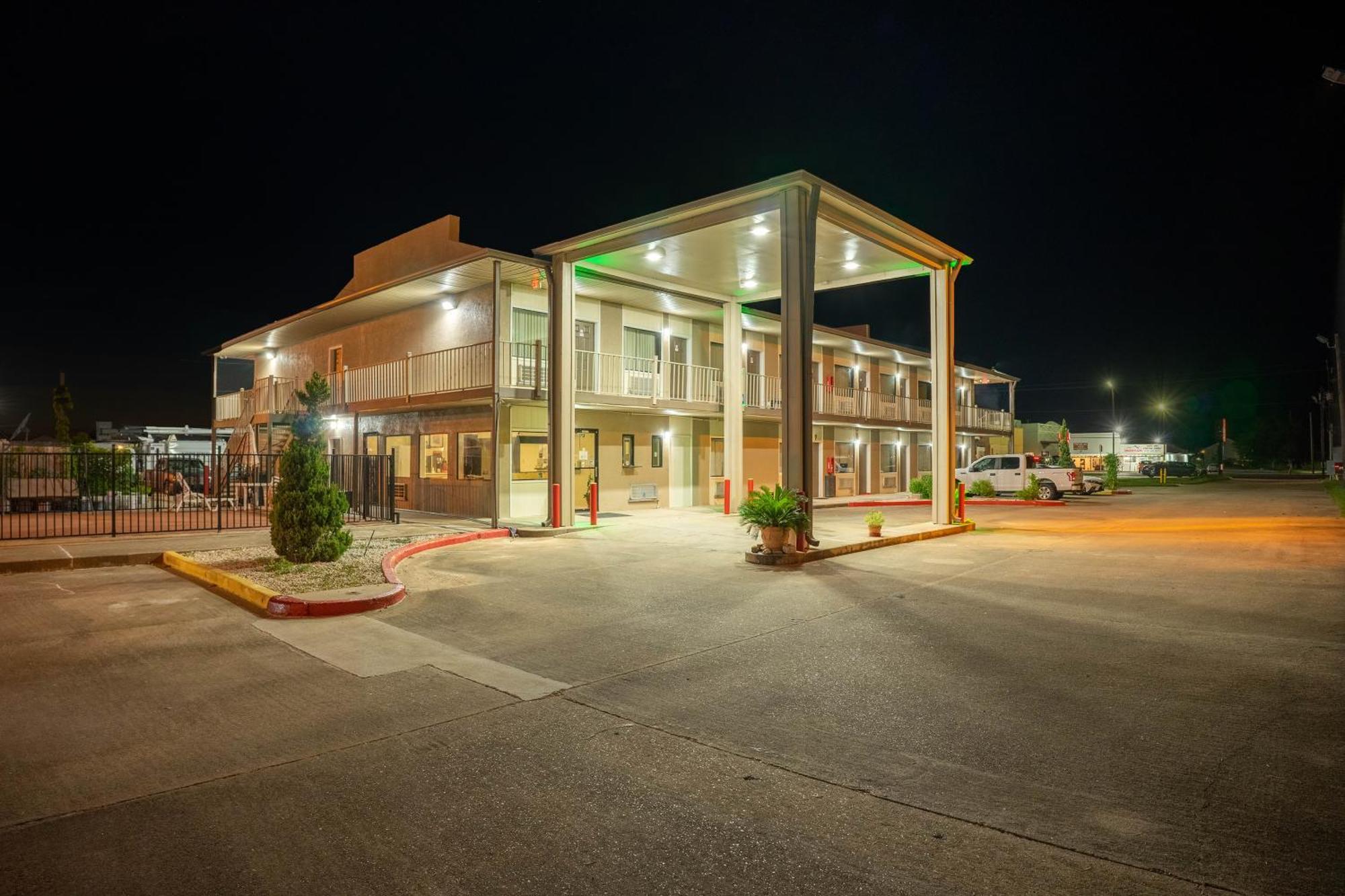 Regency Inn & Suites By Oyo Bay City Tx Luaran gambar