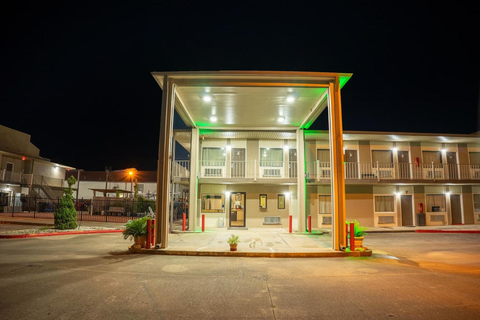 Regency Inn & Suites By Oyo Bay City Tx Luaran gambar