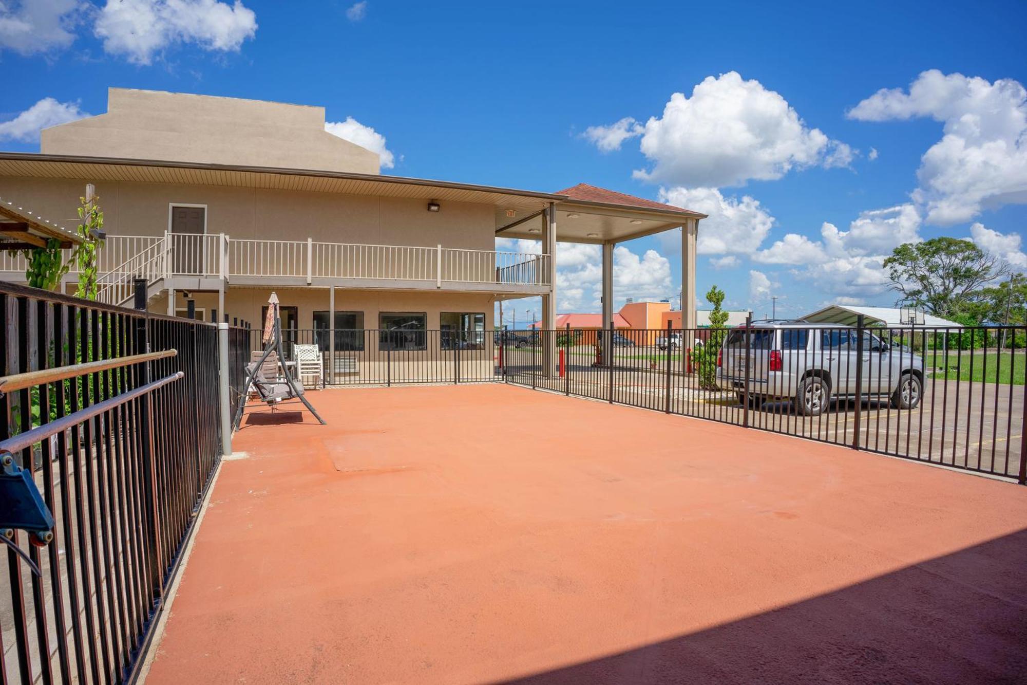 Regency Inn & Suites By Oyo Bay City Tx Luaran gambar