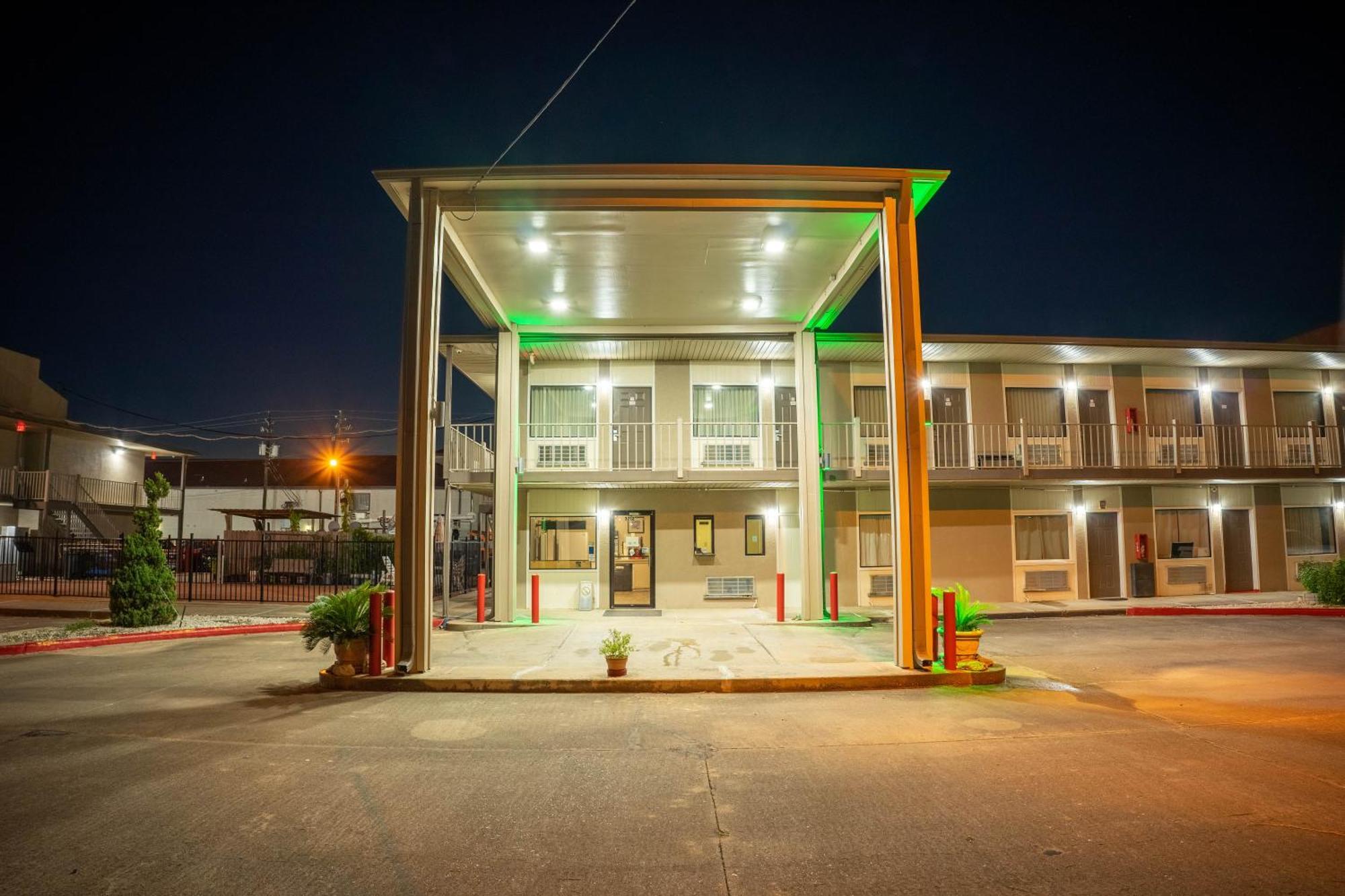 Regency Inn & Suites By Oyo Bay City Tx Luaran gambar
