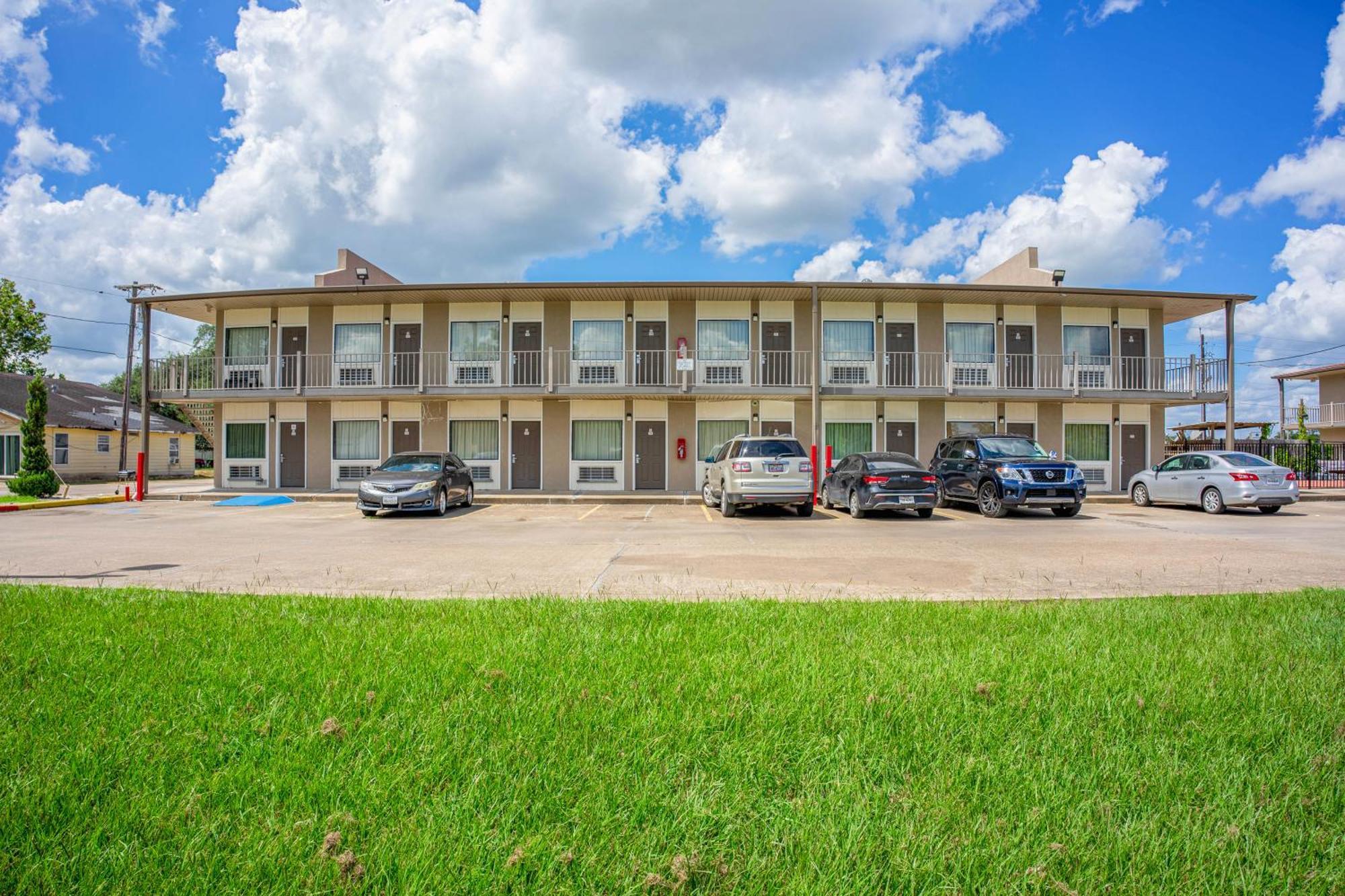 Regency Inn & Suites By Oyo Bay City Tx Luaran gambar