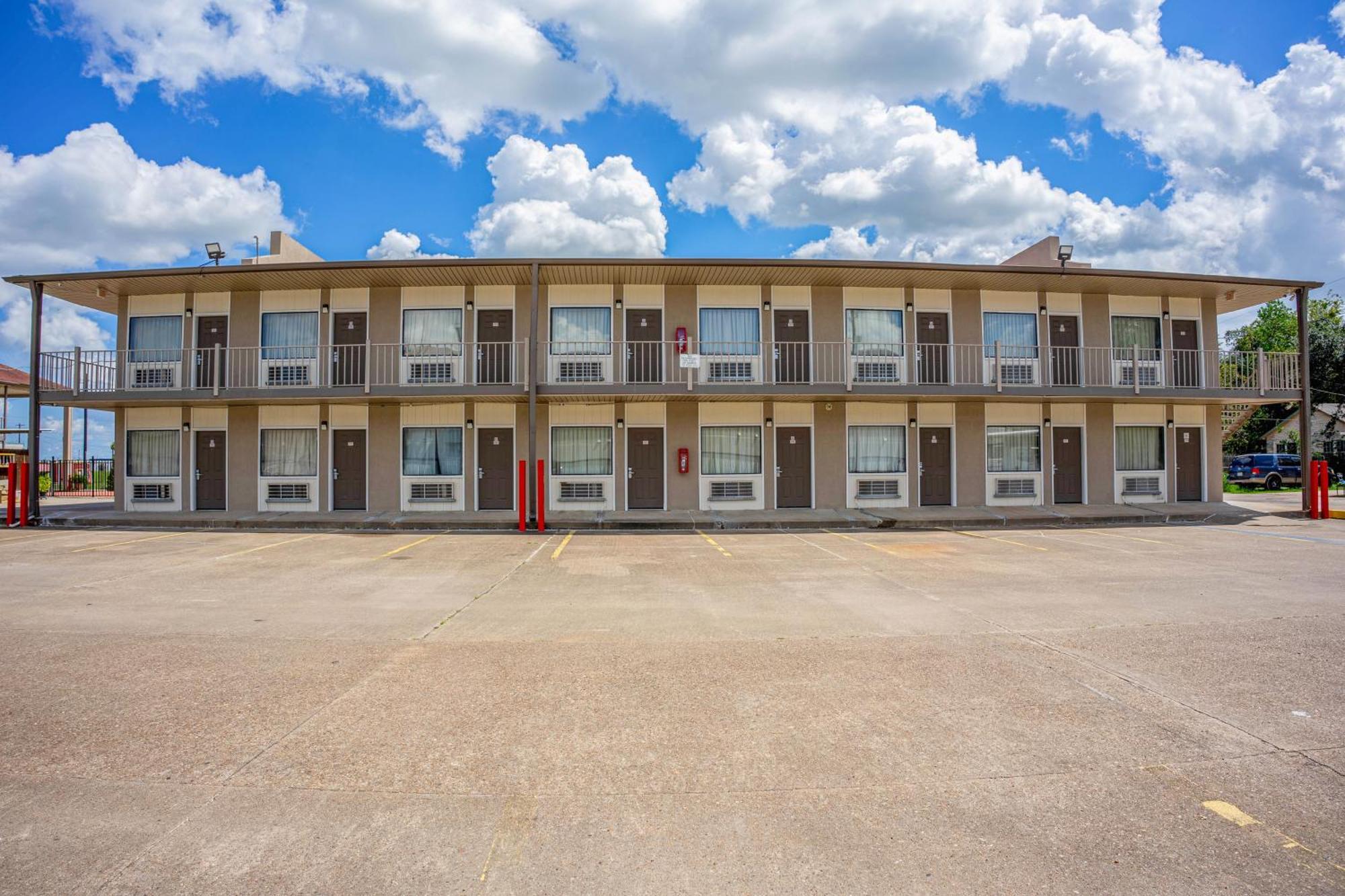Regency Inn & Suites By Oyo Bay City Tx Luaran gambar