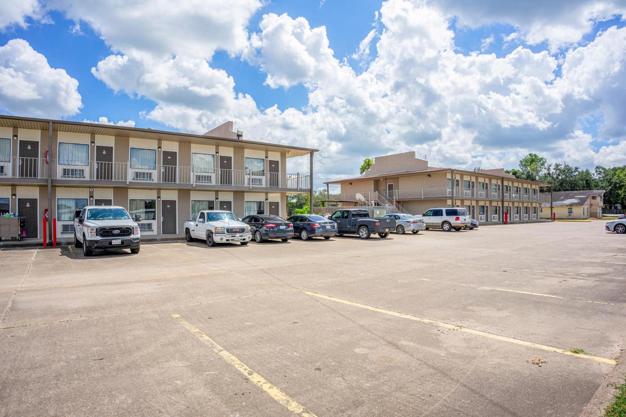 Regency Inn & Suites By Oyo Bay City Tx Luaran gambar